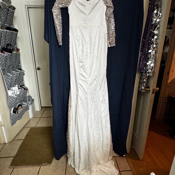 Elegant Sequin Long Sleeve Dress - Picture 8 of 11